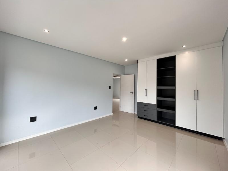 5 Bedroom Property for Sale in Melodie North West